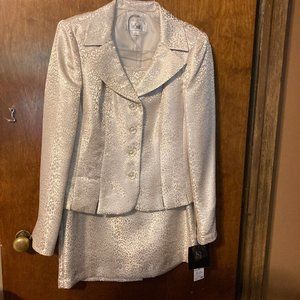 Le Suit Gold & Cream Suit